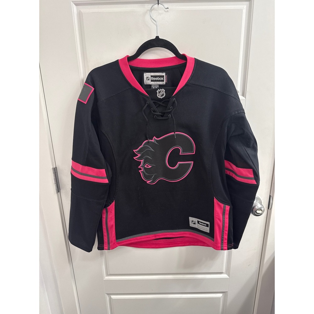 Reebok Calgary Flames NHL Womens Jersey Black Pink Lace Up‎ V-Neck Size Medium